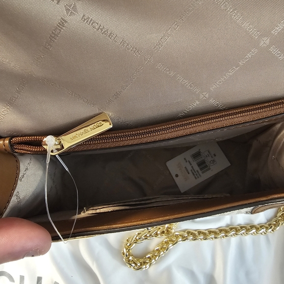 New With Tags Michael Kors crossbody and like new matching wallet & dustbag - Picture 7 of 9